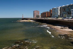 Trailhunter an der Promenade von Montevideo